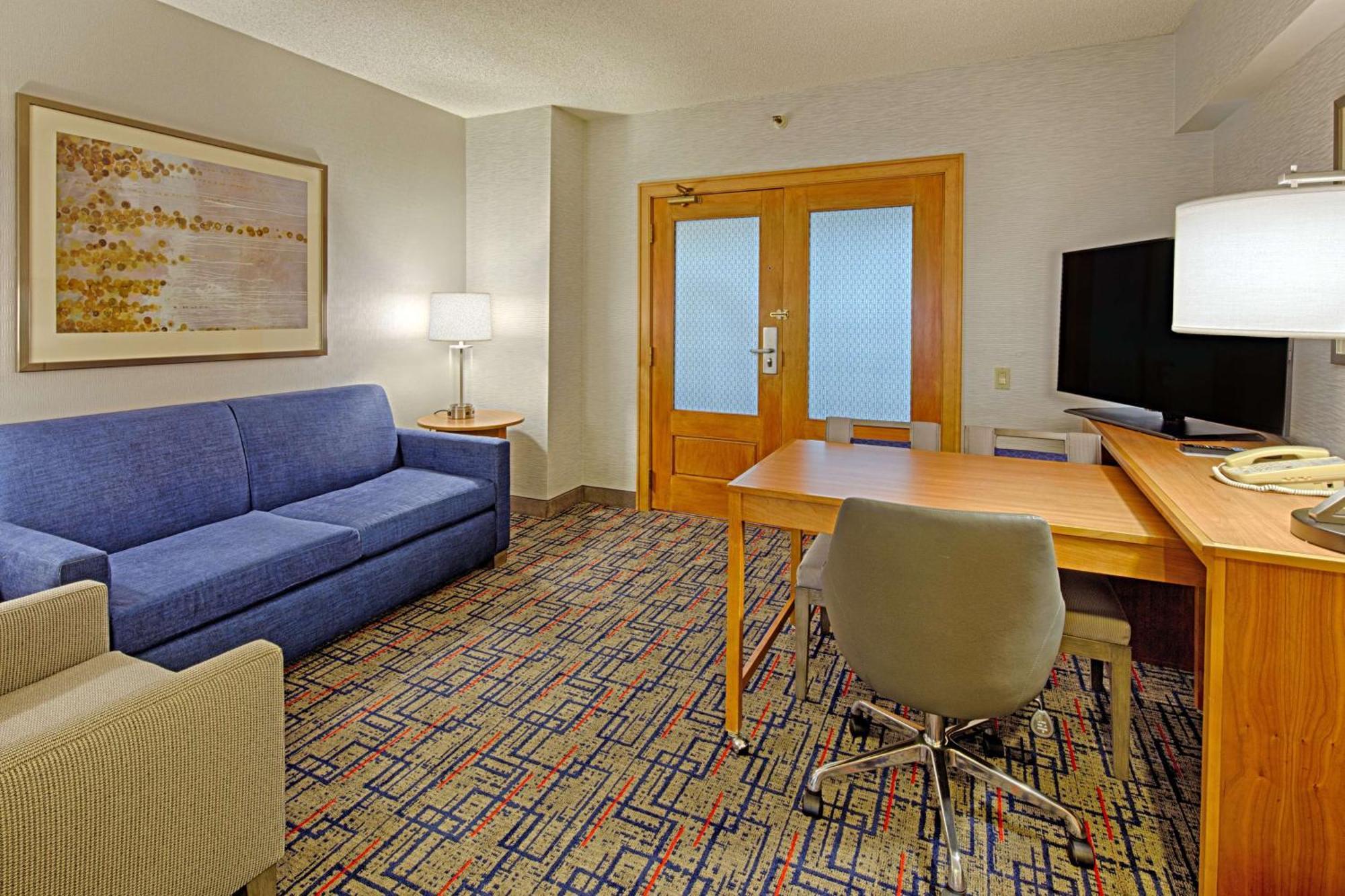 Embassy By Hilton Chicago O'hare Hotel 4*