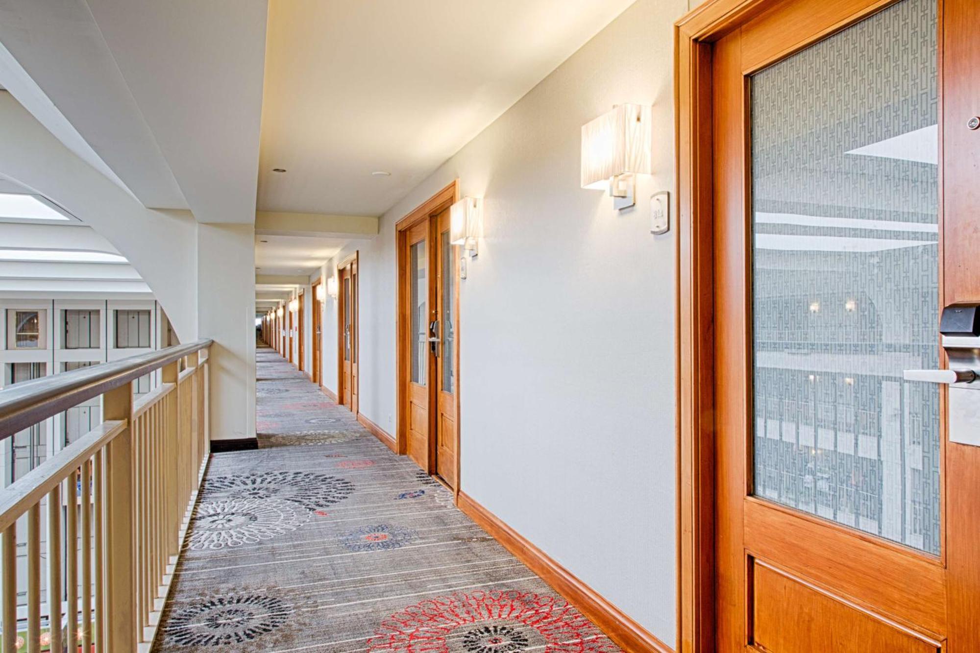 Hotel Embassy By Hilton Chicago O'hare Rosemont