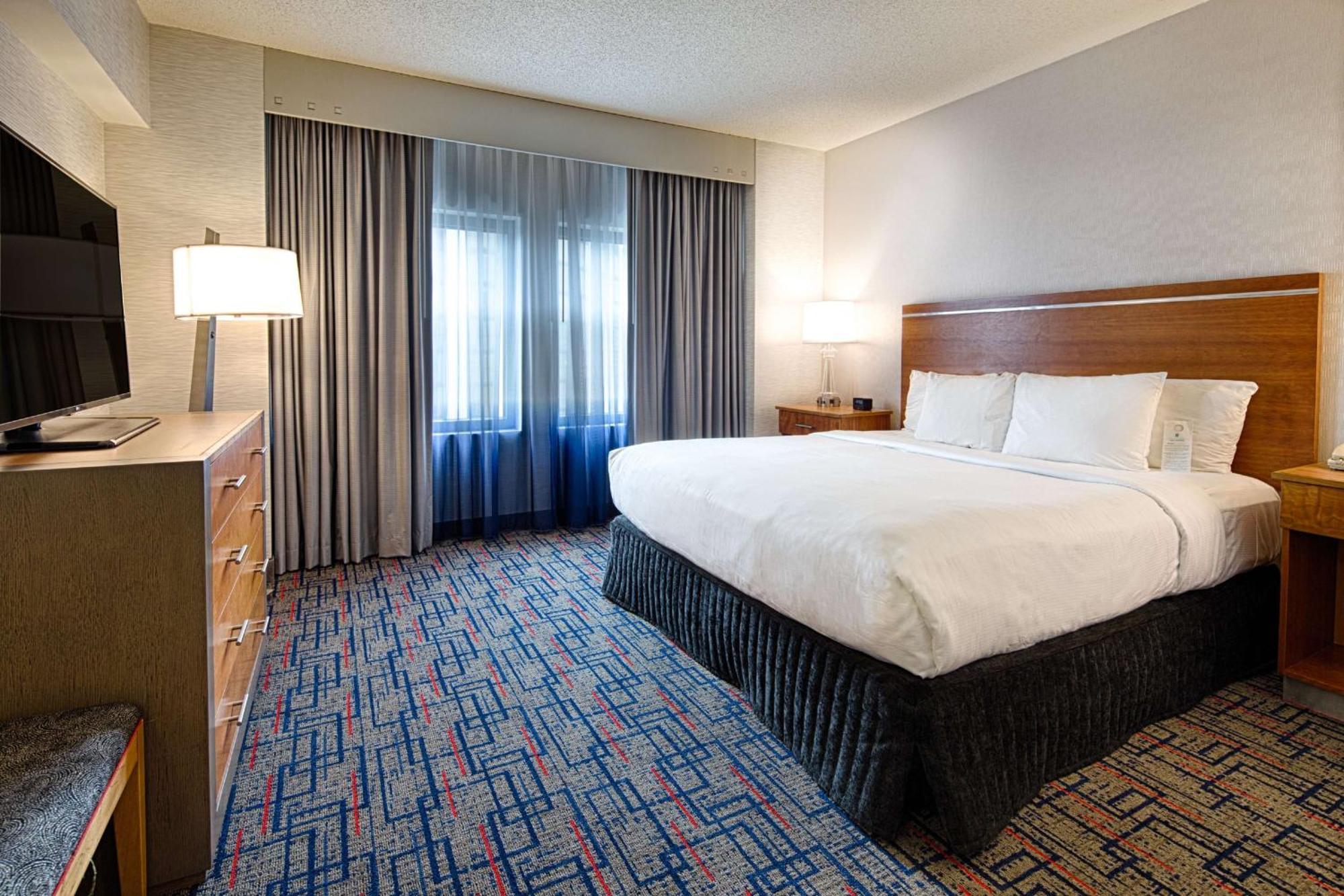 Hotel Embassy By Hilton Chicago O'hare 4*