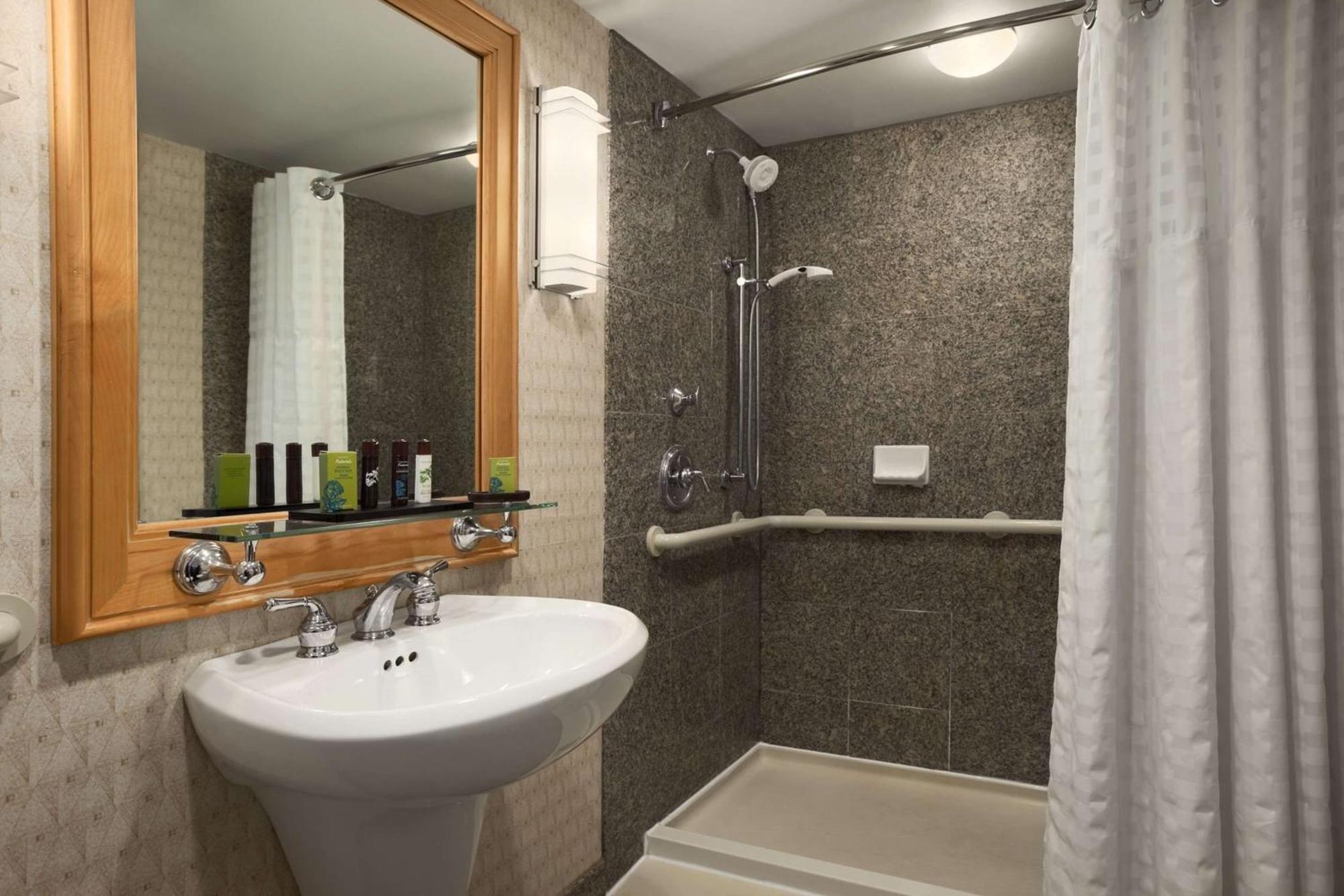 Hotel Embassy By Hilton Chicago O'hare