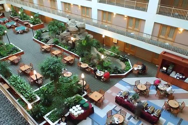 Hotel Embassy By Hilton Chicago O'hare 4*